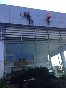 เช็ดกระจกตึกสูง โชว์รูม อุบล